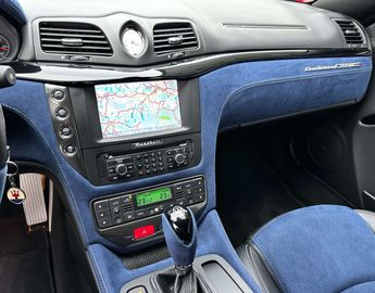 Car image 30