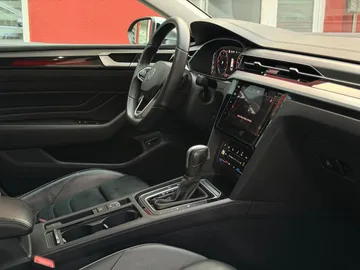 Car image 37
