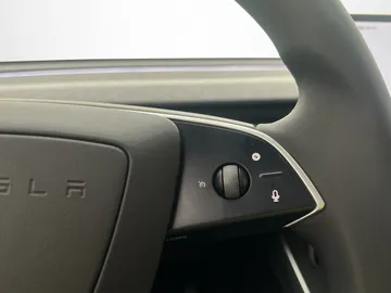 Car image 32