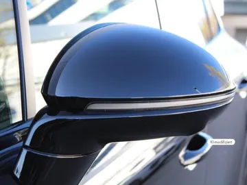 Car image 32