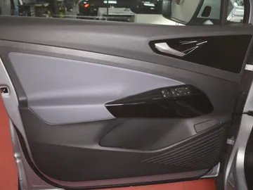 Car image 34