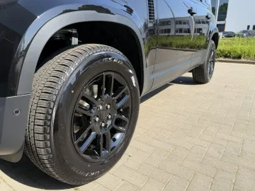 Car image 36