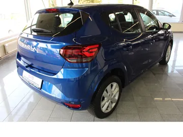 Car image 3