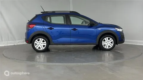 Car image 4