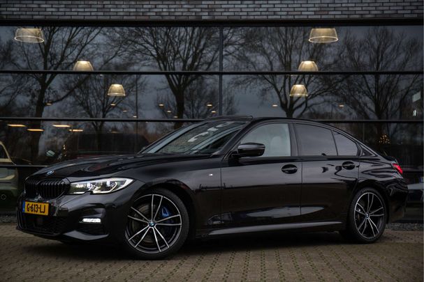 BMW 320i 135 kW image number 1