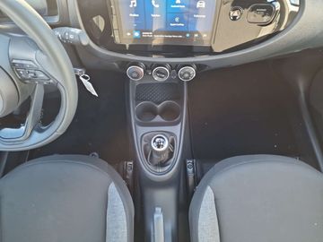 Car image 12