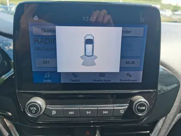 Car image 25