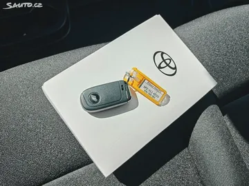 Car image 25