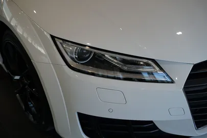 Car image 30