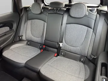 Car image 31
