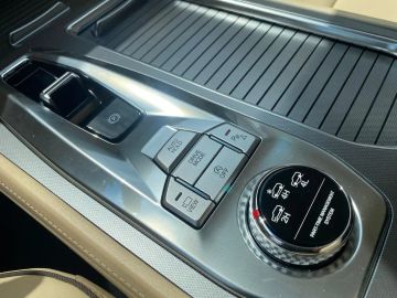 Car image 40