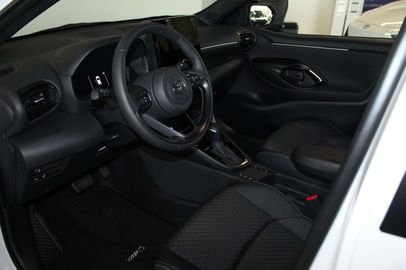 Car image 12