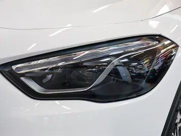 Car image 30