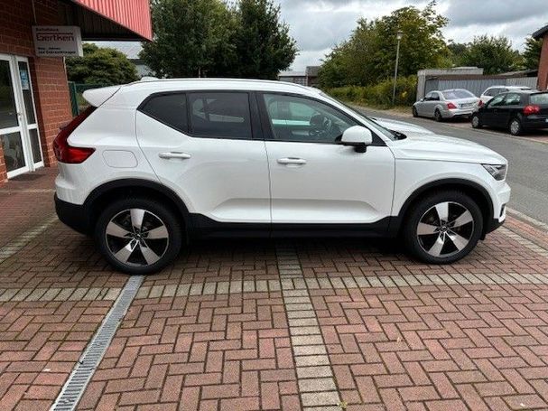 Volvo XC40 Momentum 120 kW image number 3