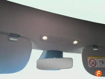 Car image 32
