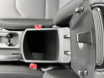 Car image 34