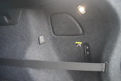 Car image 36