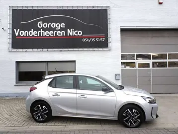 Car image 3
