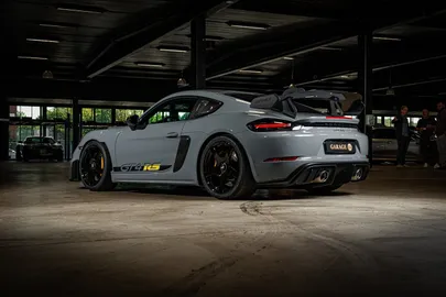Car image 3
