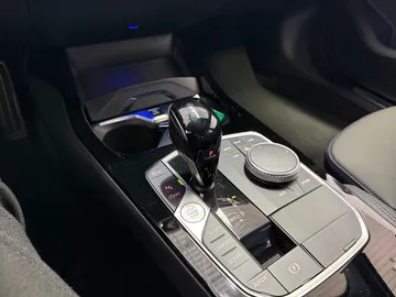 Car image 28