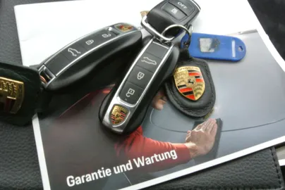 Car image 26