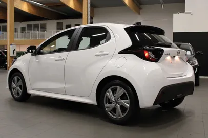 Car image 4