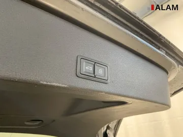 Car image 38