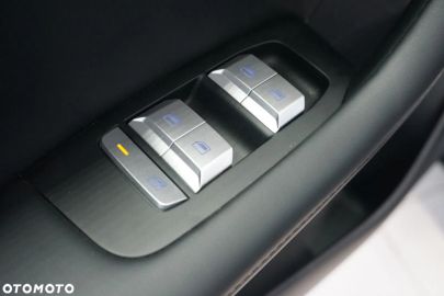 Car image 40