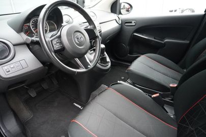 Car image 14