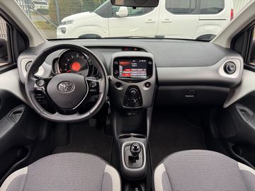 Car image 15