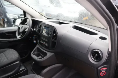 Car image 32