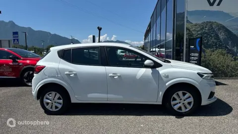 Car image 4