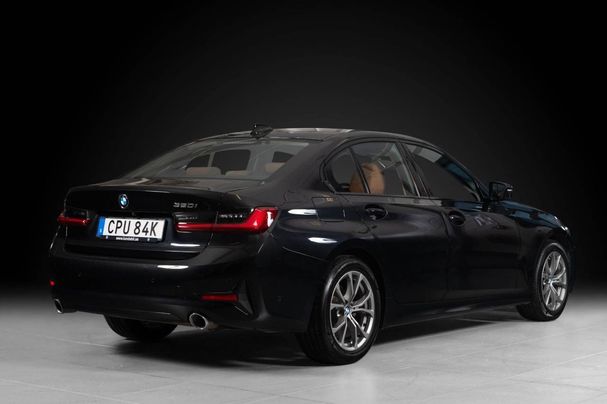 BMW 320i Sport Line 135 kW image number 3