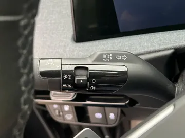 Car image 35