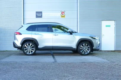 Car image 4