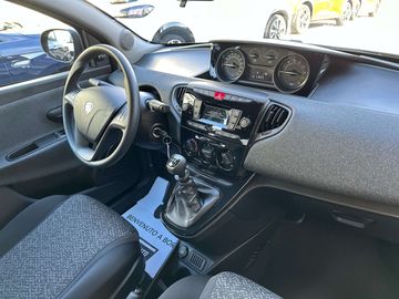 Car image 12