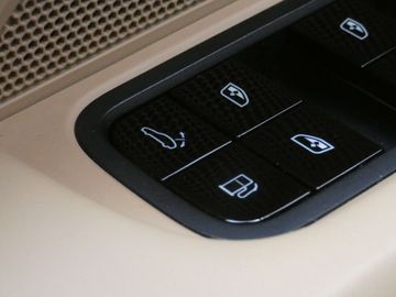 Car image 37