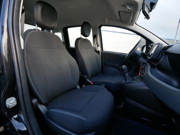 Car image 14