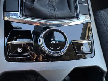 Car image 32