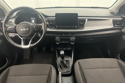 Car image 12