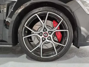 Car image 32
