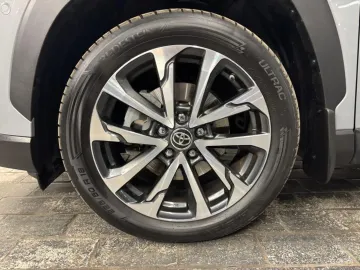Car image 18