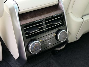 Car image 33