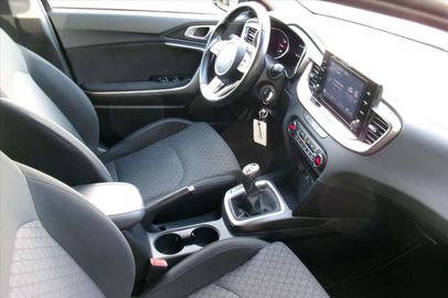 Car image 25