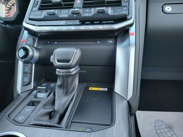 Car image 24