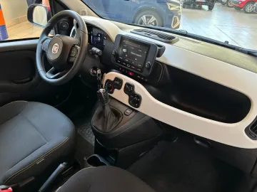 Car image 9