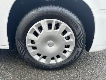 Car image 35
