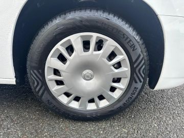Car image 35