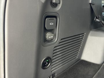 Car image 38