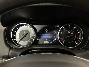 Car image 30